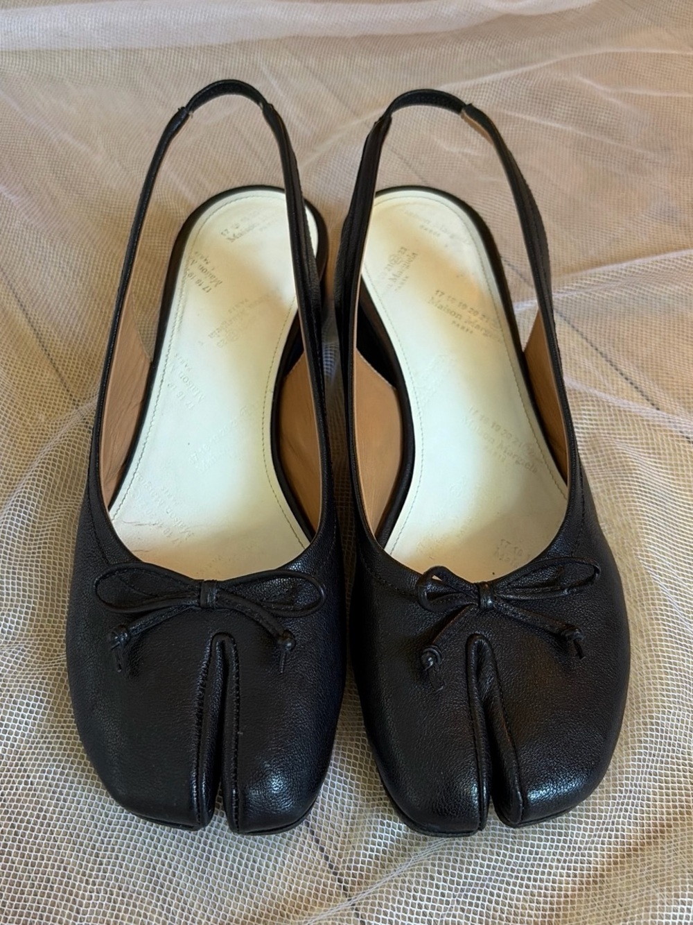 Black Leather Slingback Ballet Pumps with Bow - Picture 3 of 7